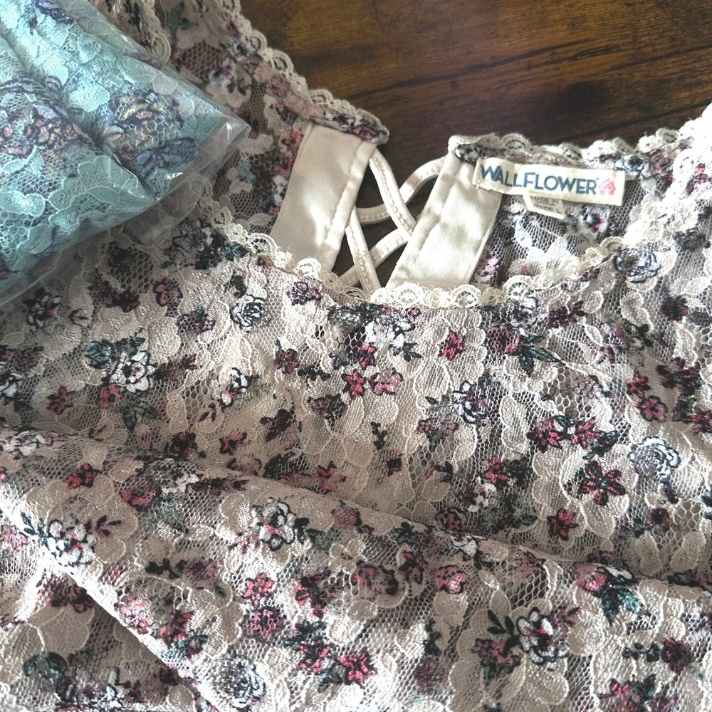 TWO Wallflower Sheer Lace Tank Blue Floral & Tan Lace Up Sz L Coquette Soft Girl - Picture 2 of 14